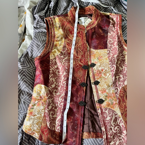 NWT Coldwater Creek Red Gold Patchwork Frog Closure Velvet Vest Women Size M - Picture 6 of 8